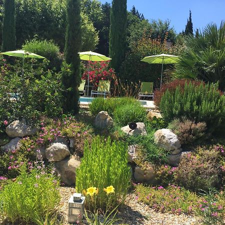 Mas De Mariette Bed & Breakfast Noves Bagian luar foto
