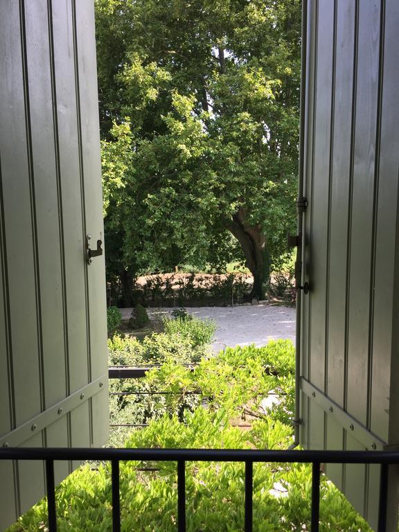 Mas De Mariette Bed & Breakfast Noves Bagian luar foto