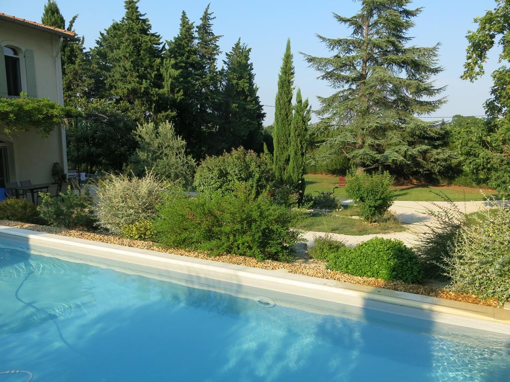 Mas De Mariette Bed & Breakfast Noves Bagian luar foto