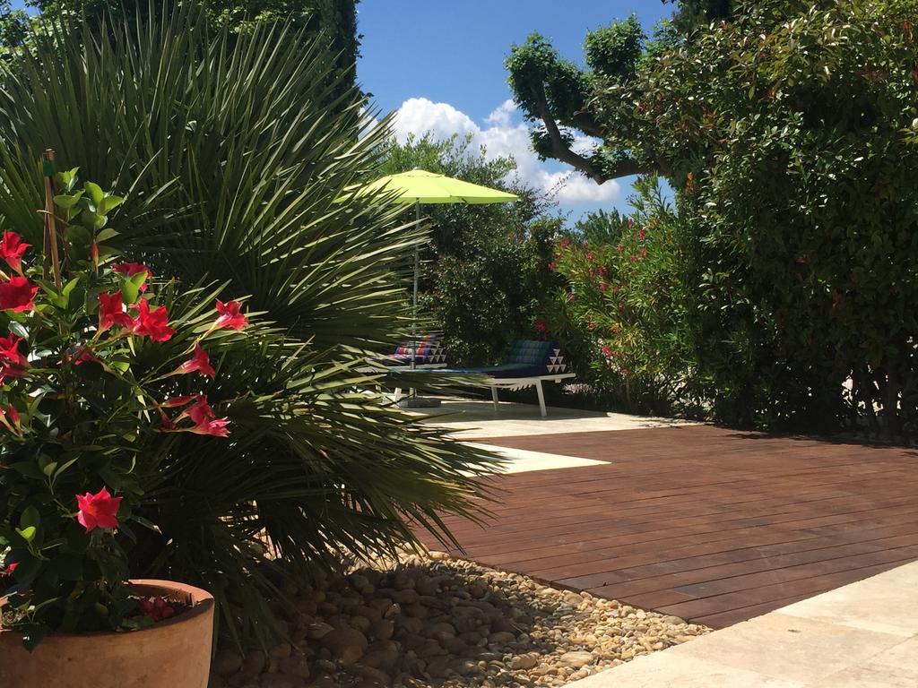 Mas De Mariette Bed & Breakfast Noves Bagian luar foto