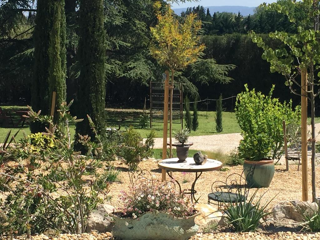 Mas De Mariette Bed & Breakfast Noves Bagian luar foto