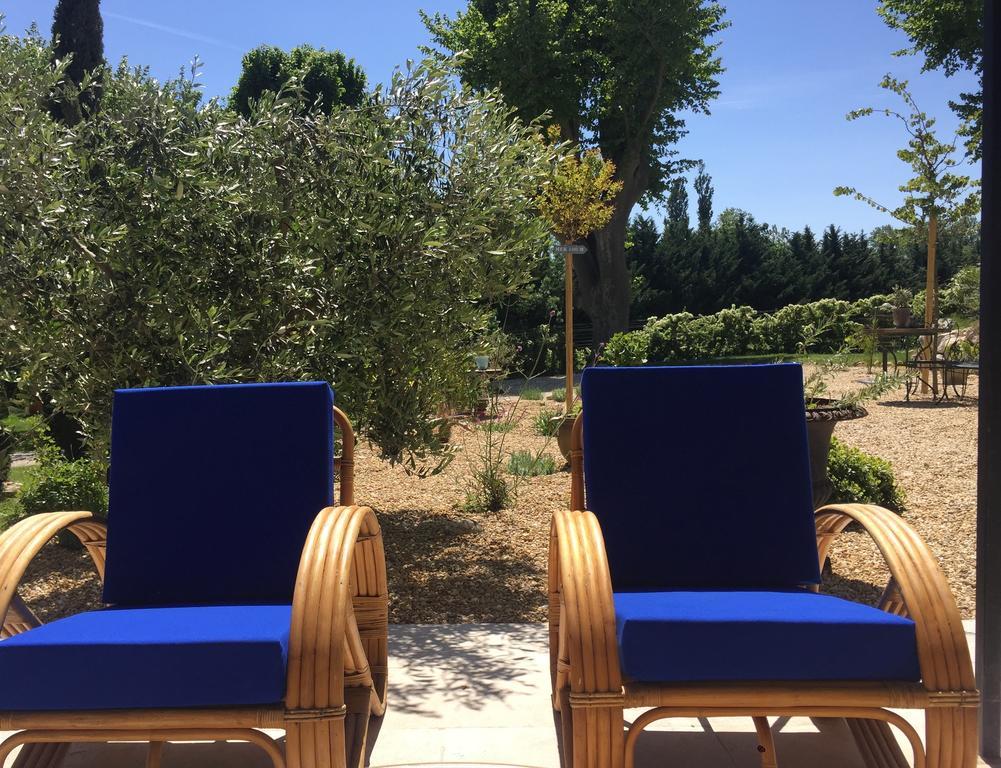 Mas De Mariette Bed & Breakfast Noves Bagian luar foto