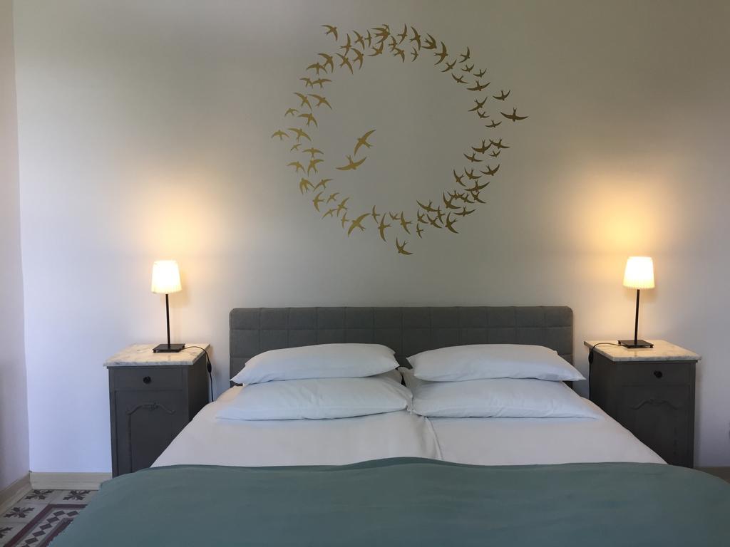 Mas De Mariette Bed & Breakfast Noves Bagian luar foto