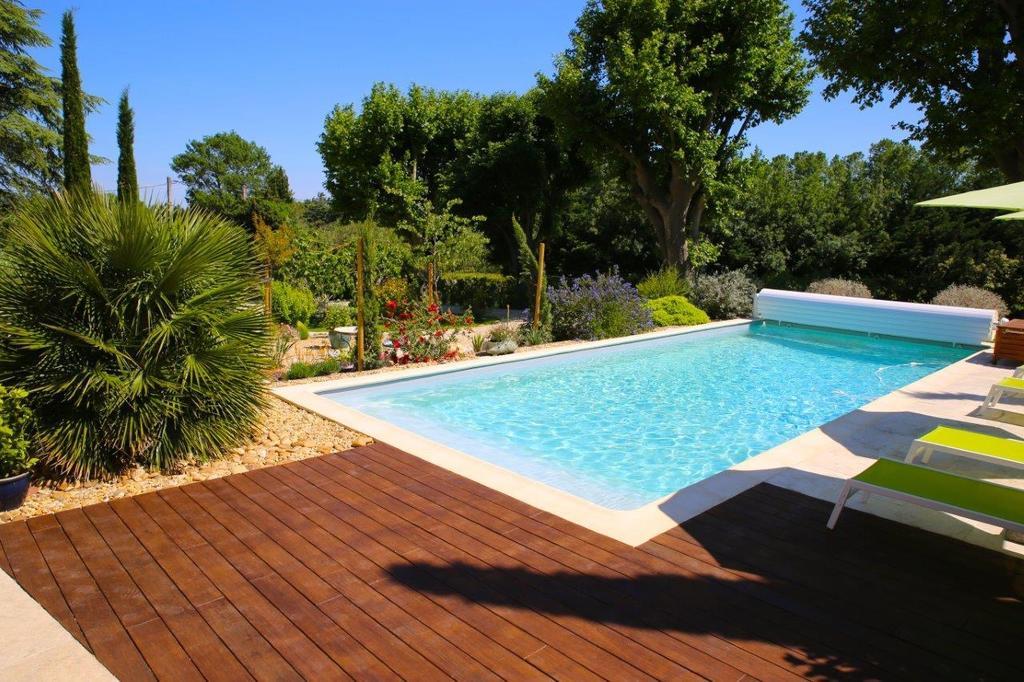 Mas De Mariette Bed & Breakfast Noves Bagian luar foto