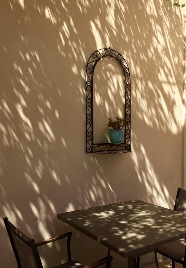 Mas De Mariette Bed & Breakfast Noves Bagian luar foto