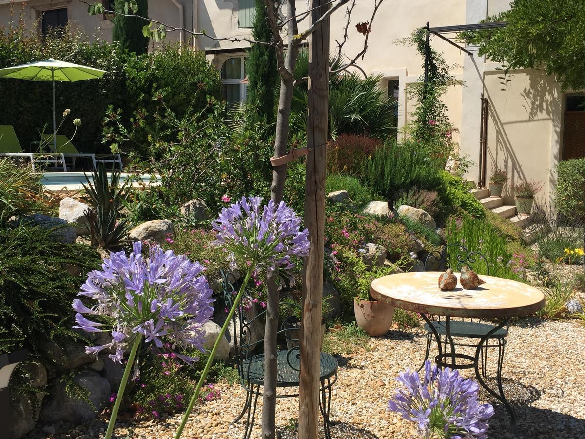 Mas De Mariette Bed & Breakfast Noves Bagian luar foto